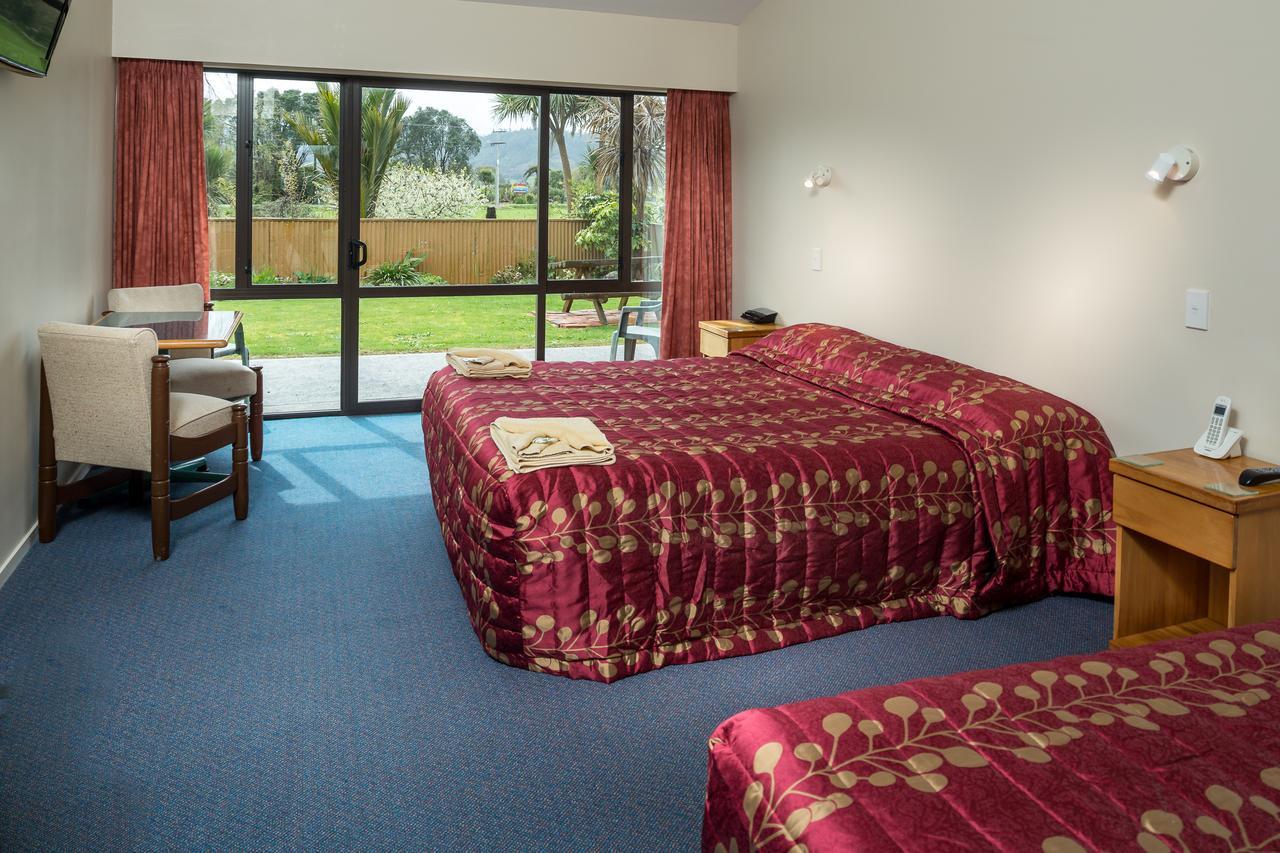 Karamea Village Hotel Exterior photo