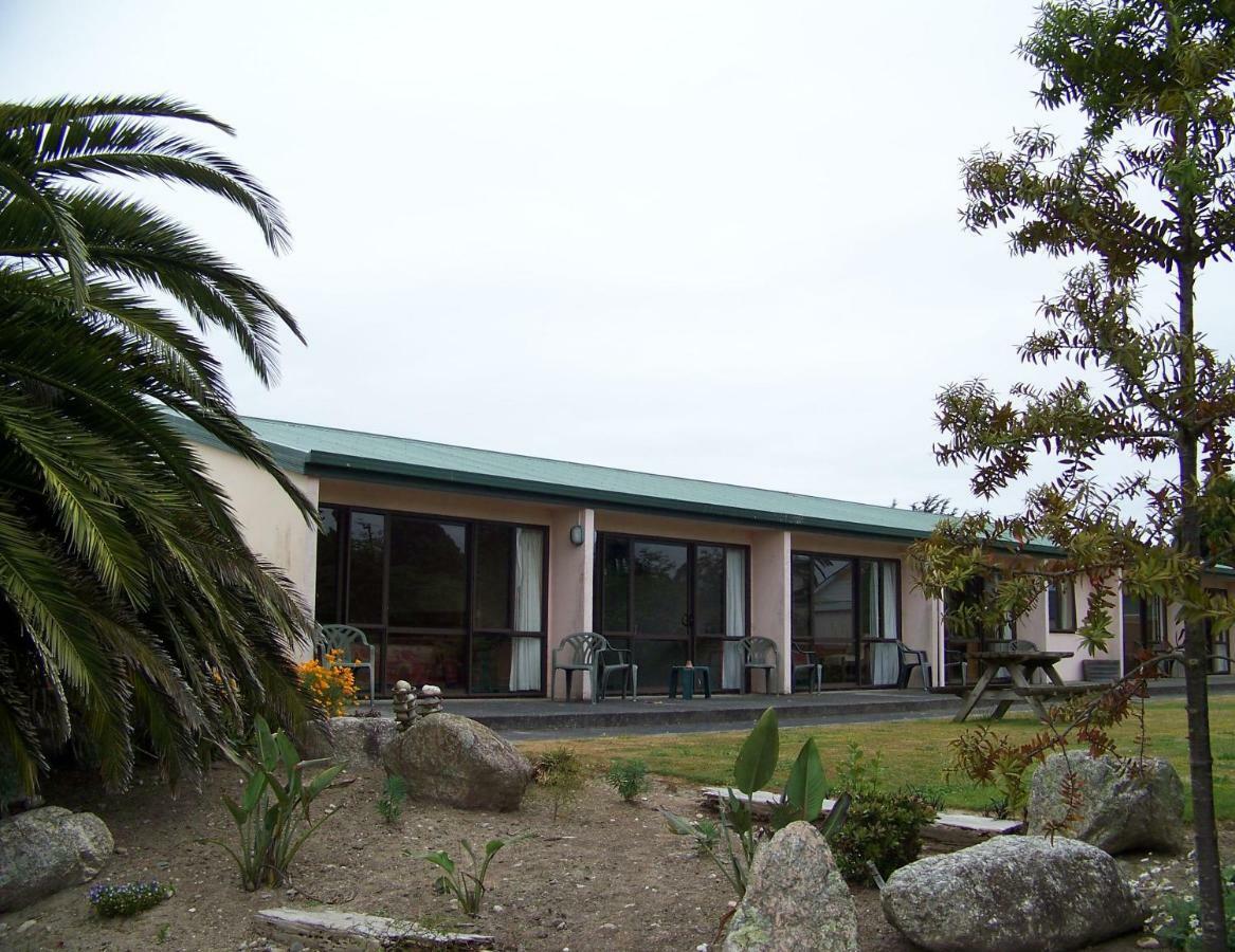 Karamea Village Hotel Exterior photo