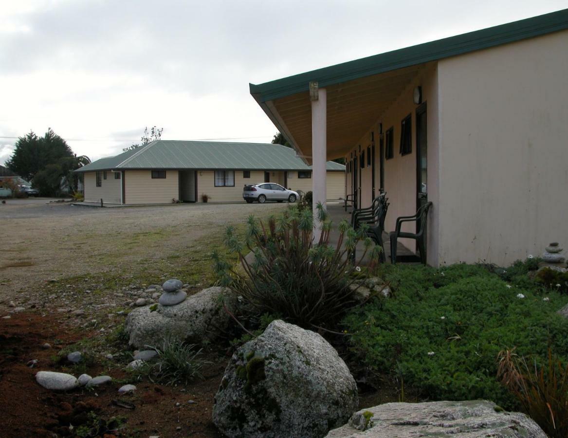 Karamea Village Hotel Exterior photo